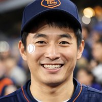 一位30岁左右的男性球迷头像，戴着棒球帽