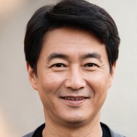 一位中年男性用户头像，面带微笑